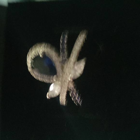 Natural Sapphire 2.2ct 14 k white gold size 7 ring - Picture 2 of 2